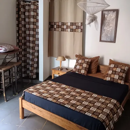 Somone: large air-conditioned villa with swimming pool, 10 people *, between Sea and Lagoon