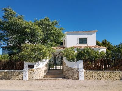 Casa Camaleao with Garden and Pool