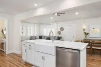 Luxury mountain oasis, hot tub & 15 mins to DT AVL, bring furry friends! - 무료 와이파이