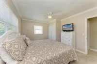 PARADISE RETREAT A 3/2 PET FRIENDLY POOL HOUSE - Private Pool