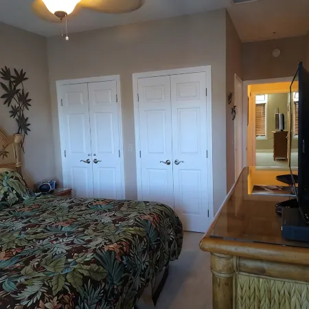 NEW! Waterfront 2 BR, 2 BA on Steinhatchee River, private boat slip,WiFi, dog ok