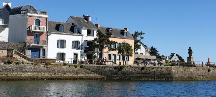 REF 606 Very nice renovated house, beautiful location overlooking the channel Hotels in Concarneau