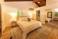 Enjoy Cabin Vibes & Lake Views, Close to Town, Lake & Flx Activities; EV Charger - 4-Star