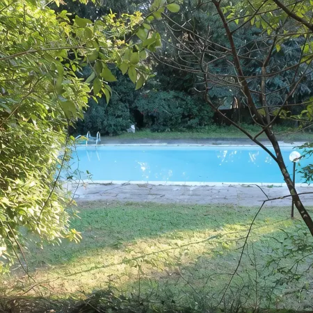 Depandance surrounded by the greenery of northern Rome
