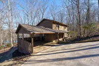 Cozy and serene fishing cabin, Family Traditions,  private dock and lake views.