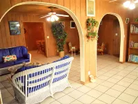 Nice Wooden House, a few steps from the beach - sleeps 6 - Strategic location - 3-Star