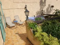 On vacation with the dog? House with enclosed garden in the center of Roquebrun. Hotels in Roquebrun