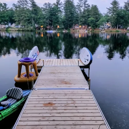 Classic Maine Cabin, Private Waterfront Easy Access to Nearby Amenities