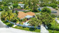 4-bedroom House with private Pool - walking distance to Baha Mar and Beach Hotels in 