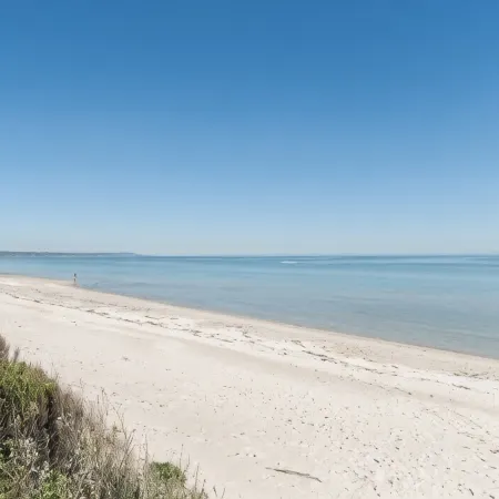 Seaford - Seabreeze; Beautiful Beachfront, 2-Bedroom Apartment - WiFi, Netflix.