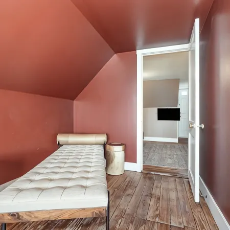 Gettysburg Home sleeps 10 with parking and Game Room.  Just off the square.