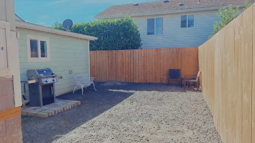 Charming 2-bedroom house with AC, WiFi in North Bend, pets ok, crabbing tools
