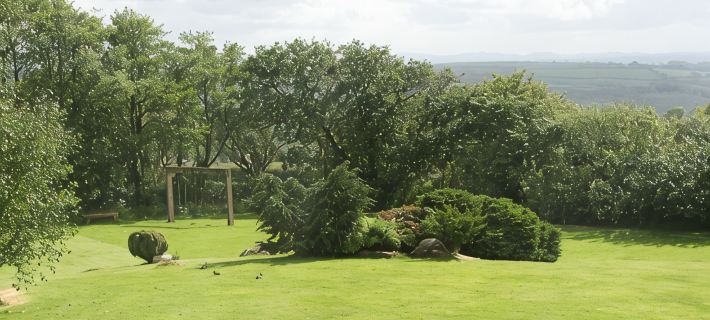 2 Bedroom Accommodation in Two Acres Of Gardens on edge of village of Blisland Hotels in Bodmin