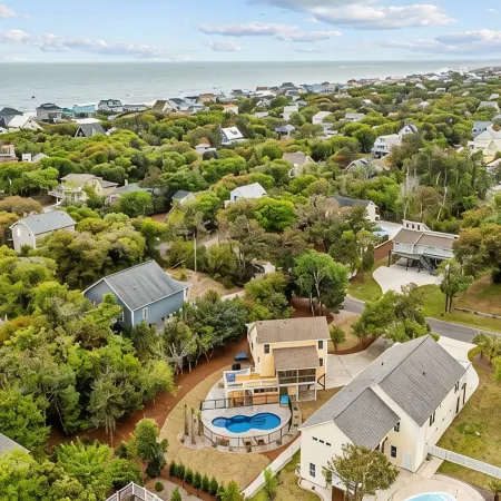 *Heated Pool Oasis* Oceanside * Standalone Beach House * Centrally Located*