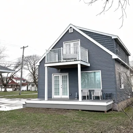 Charming Full Home in Downtown Escanaba – Walk to Beach, Park, and Marina!