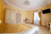 Tri Bogatyirya Butik-Hotel - parking