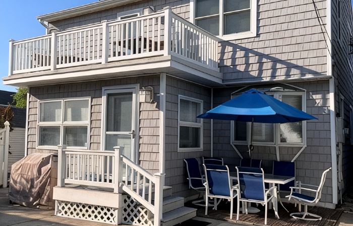Single-family home in Avalon—walk to beach and town