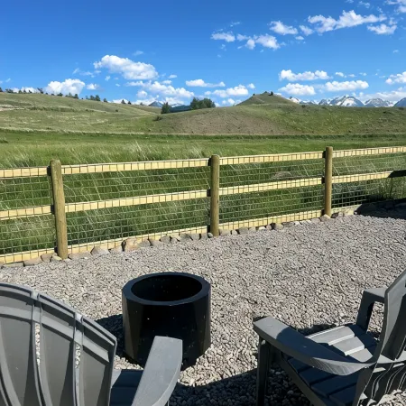 NEW Farm Stay Cabin close to Livingston, Yellowstone, Bozeman, fishing, hiking