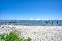No Cleaning Fee! Brand New Double Queen Studio Condo w/ Waterfront Pool + Beach - Beach