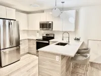 Luxury 2 Bedroom Apartment in Heart of Quincy - 3-Star