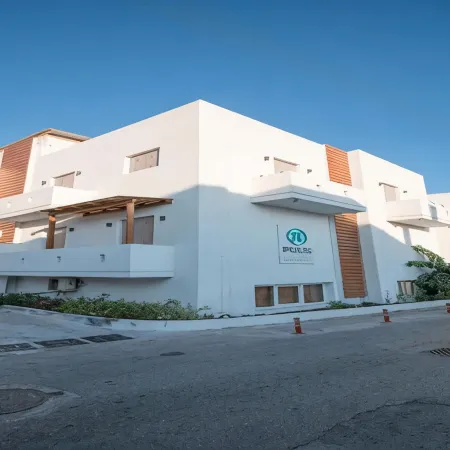 Polis of Naxos Stylish Suites