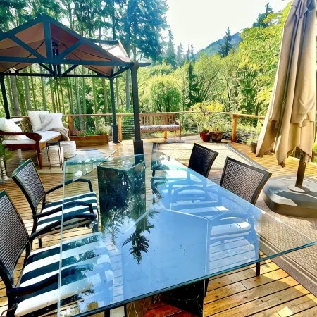 Luxury Forest Escape with Fire Pit and Waterfall and Private Decks• Near Seattle