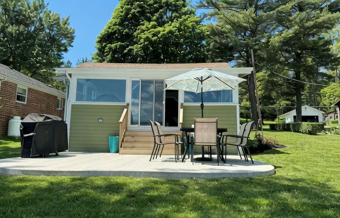 Cozy Lake Front Cottage
