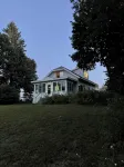 1932 Charming Cottage at the Lake - Homestays