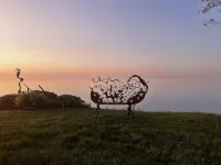Stunning Lake Views From This Artistic Getaway - Homestays