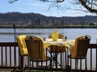 Gallipolis along the river. No cleaning fee and no Taxes. ギャリポリスのホテル