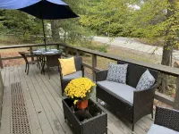 Experience lake life! Beautiful, light-filled Grantham condo near Lake Sunapee - WiFi