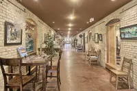 Brick Haven, 2 bedroom condo in the Grand Traverse Commons - 4-نجوم