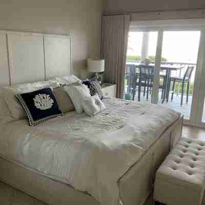 3 bedroom 2 bath Ocean front condo on marina with opt boat slip. Rooms