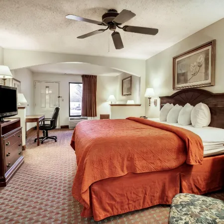 Quality Inn & Suites Clinton - Jackson West