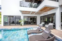 Brand New Luxury Spacious 12 Bedroom Ocean Front Luxury Villa South Jaco. - فلل