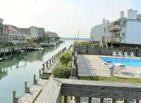 Newly Renovated- Oceanfront Condo Queen’s Grant - WiFi, Pool, Boat Ramp & Dock