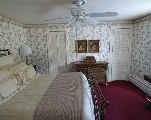 Beautifully restored Victorian Mountain home furnished with authentic antiques! Hotels in Silverton