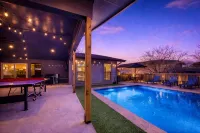 Huge Patio Game Room w/ Pool - 18 Beds - Downtown - สระว่ายน้ำส่วนตัว