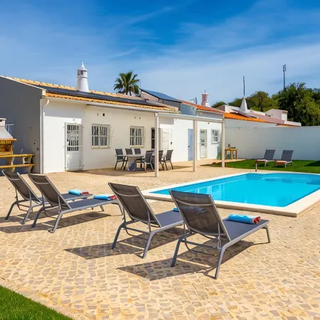 Holiday villa in a quiet location with all comfort for 6 people