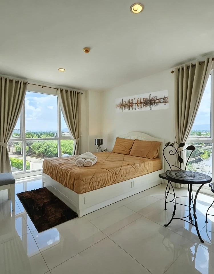 รูปภาพของModern 2-Bedroom Condo with Ocean and Pool Views in Cha-am