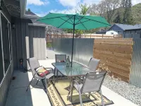3 Bedroom, 2 Bath, Clean, Bright, Modern Space, in a Quite, Modest Neighborhood - Bintang 3