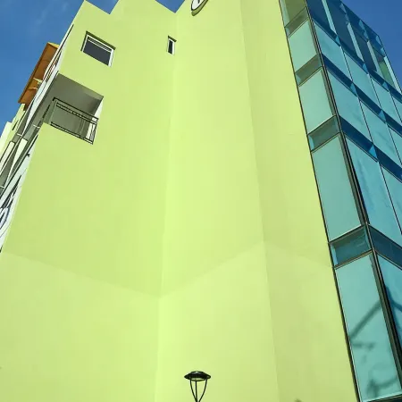 R Hotel Kingston