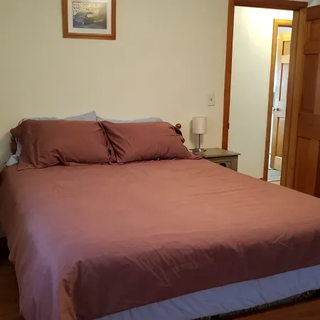 Burlington Home - great location to everything!
