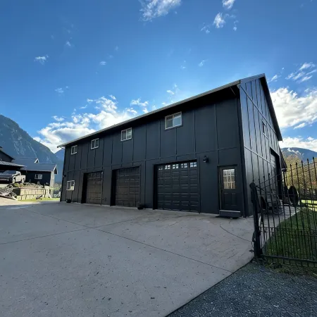 All New Retro Design Carriage House on the Fraser River