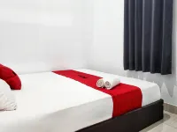 RedDoorz @ Pondok Diana Pantai Ujung Genteng 4 Hotels in Ciracap