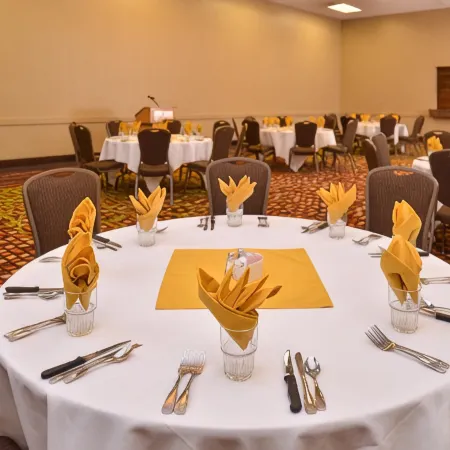 Ramada Plaza by Wyndham Sheridan Hotel & Convention Center