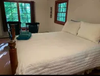 Edgewater Retreat on Little Sebago Lake - Lakefront w/Sauna & EV Charger - Homestays