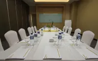 Anara Sky Kualanamu Hotel - Business
