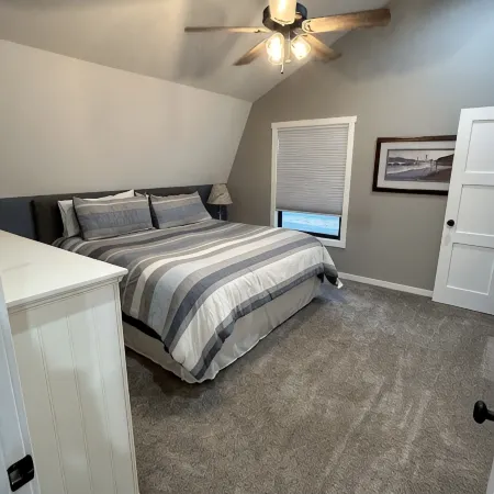Quaint, all new loft apt. located in a quiet country setting, minutes from town. Hotele w: Stanley County