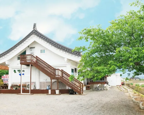 Gyeongju Pine Fragrance Pension Hotels near Baedong Standing Stone Buddhas
